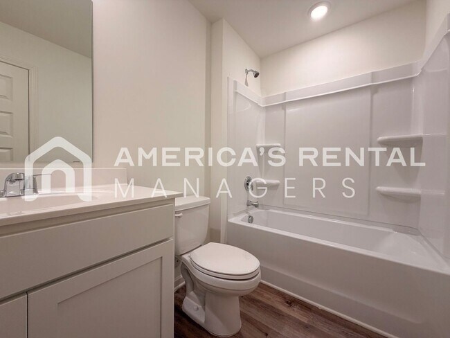 Building Photo - Available NOW! Spacious 5-Bedroom Single Level Home!