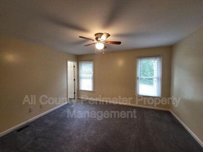 Building Photo - 8078 Woodlake Dr