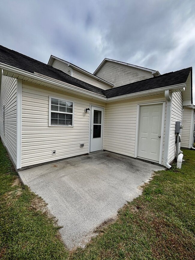 Building Photo - 3 Bedroom, 3 Bathroom Townhome in Carolina Forest!