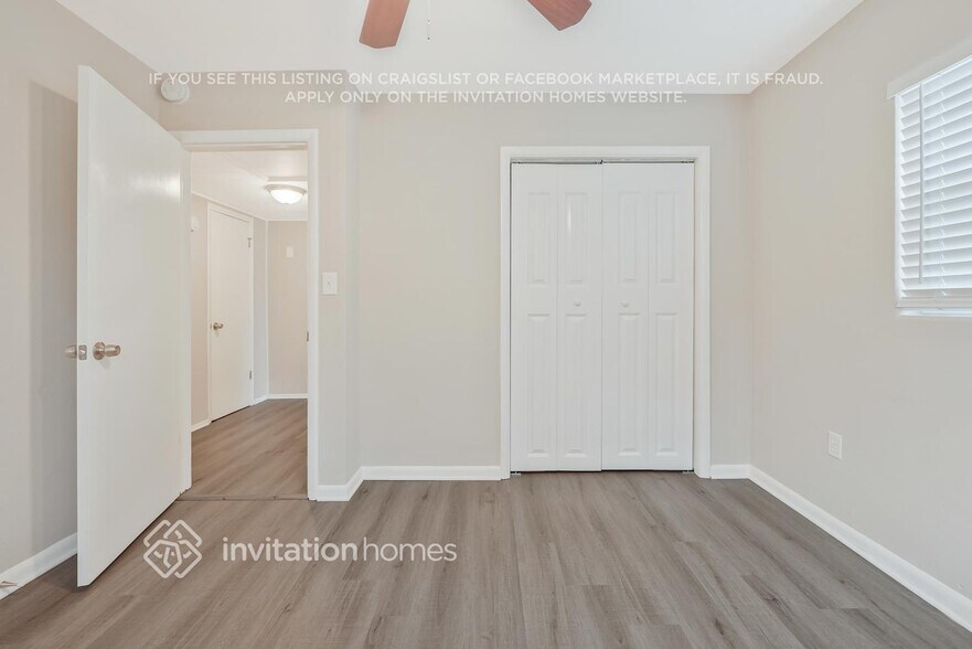 Building Photo - 6000 Balboa Dr