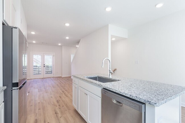 Building Photo - Newly Constructed 3/3.5 located in Chosewood Park!