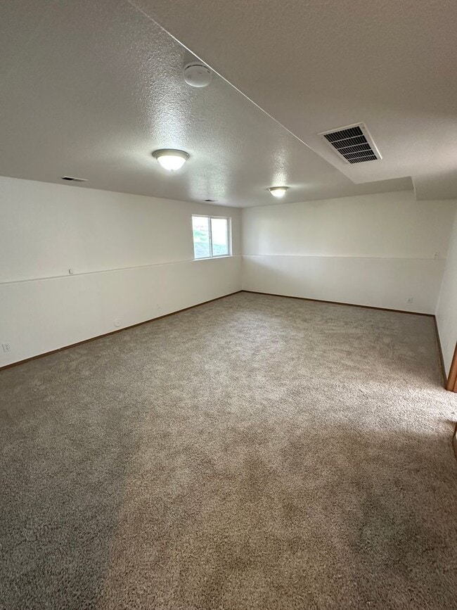 Building Photo - Riverside Harbor Two Story Home