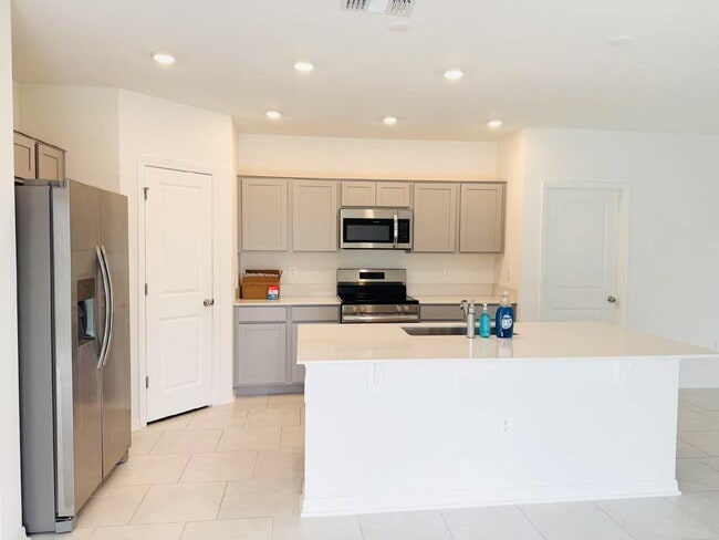 Building Photo - 644 Reggie Rd