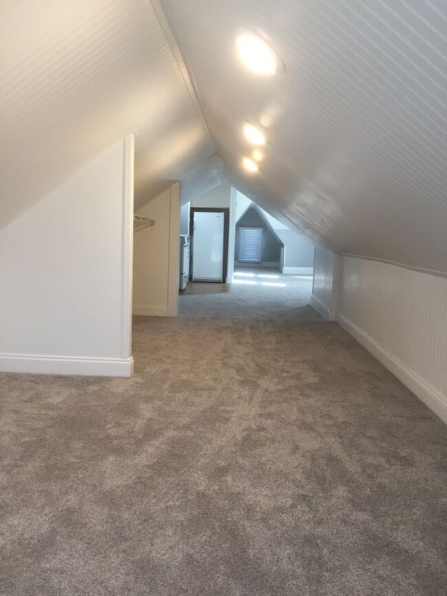 Building Photo - 202 N 5th St