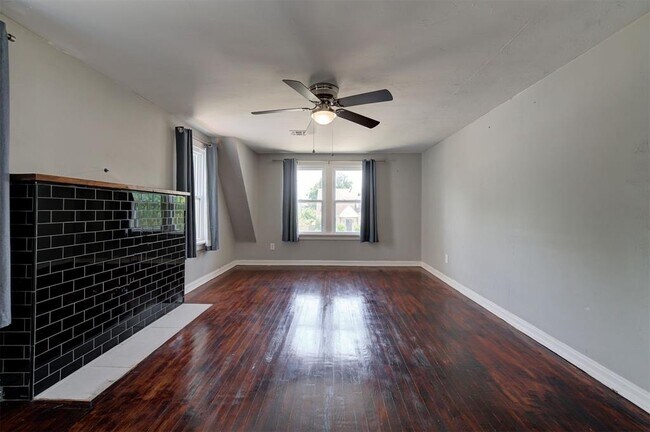 Building Photo - 2433 NW 18th St