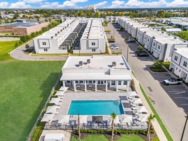 Building Photo - 384 Famagusta Dr