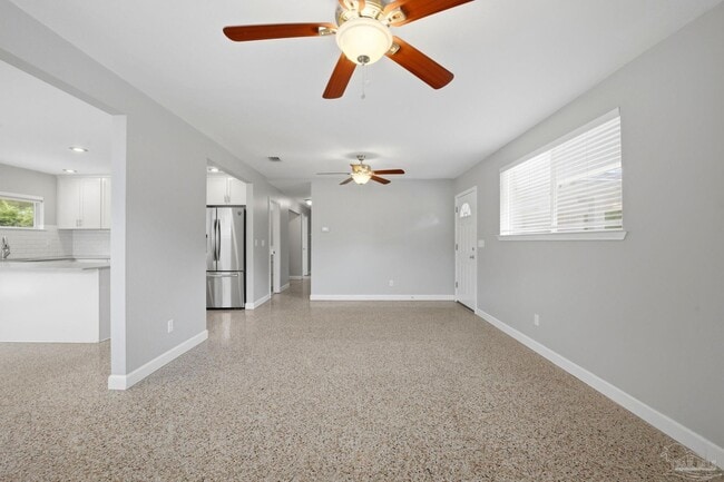 Building Photo - 302 Loruna Dr