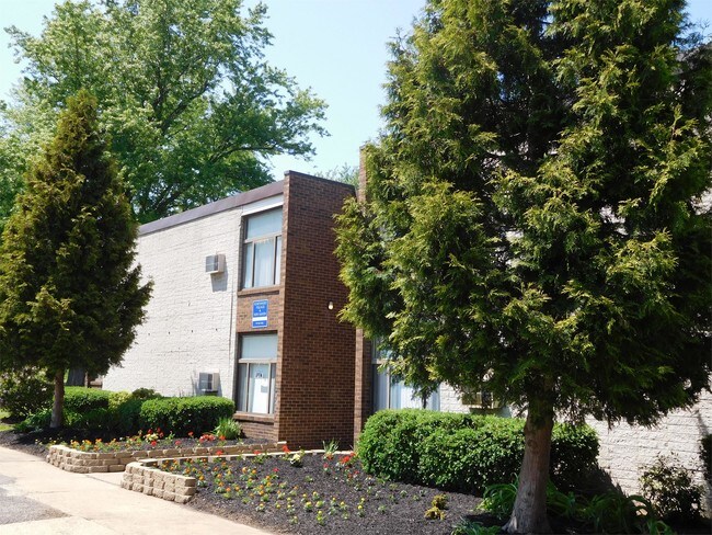 Building Photo - 640 King St