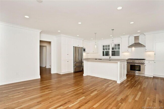 Building Photo - 50 Oak St