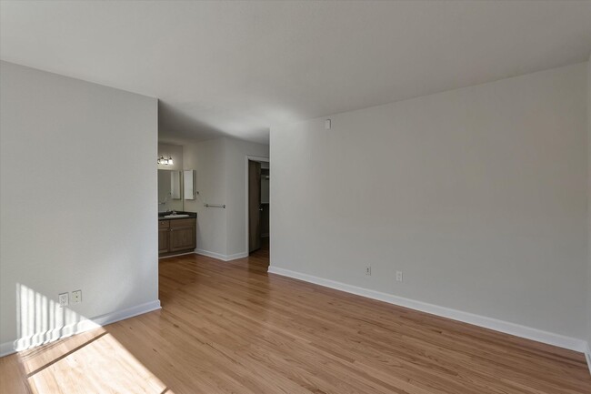 Building Photo - Tons of Space l Great Schools l Prime Sili...