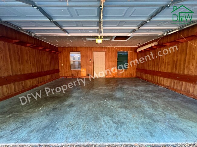 Building Photo - Charming Single-Story 2/2 Duplex with 2-Car Garage Just Steps from Your Back Door – Arlington, TX