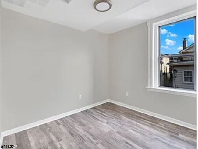 Building Photo - 84 Second St