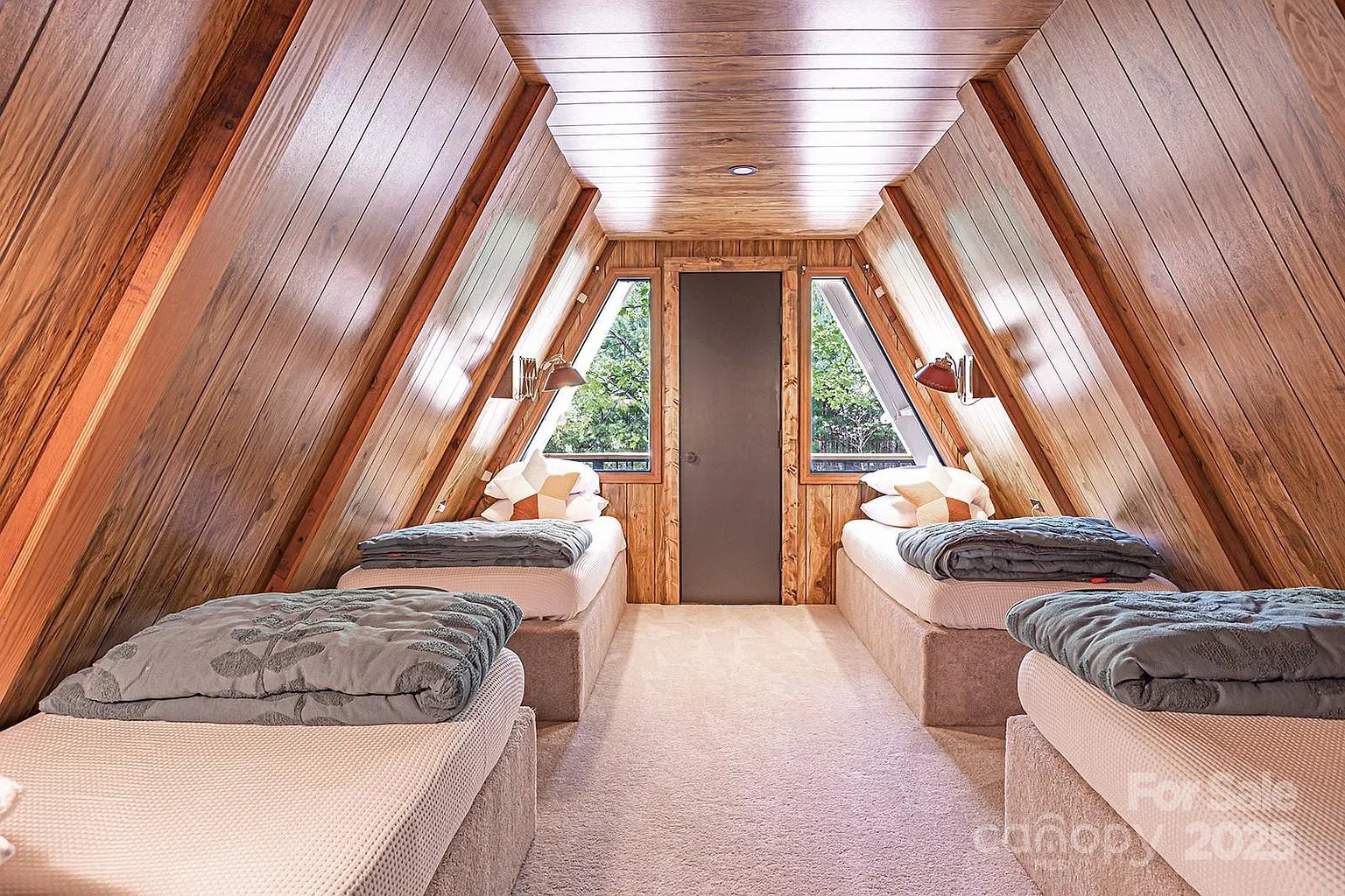 Building Photo - 826 Shumont Rd