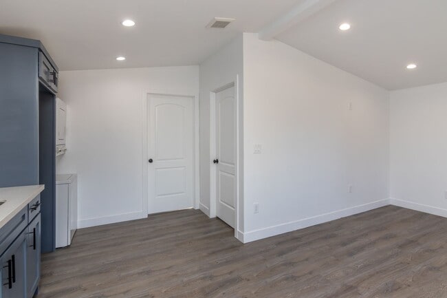Building Photo - Charming One Bedroom ADU in Reseda