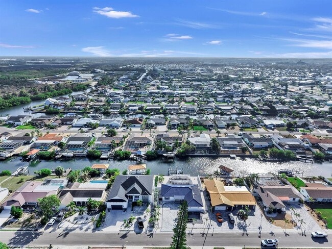 Building Photo - 6515 Santiago Ct