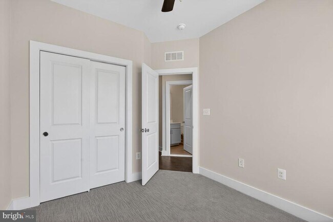 Building Photo - 5128 Ridgeview Retreat Dr