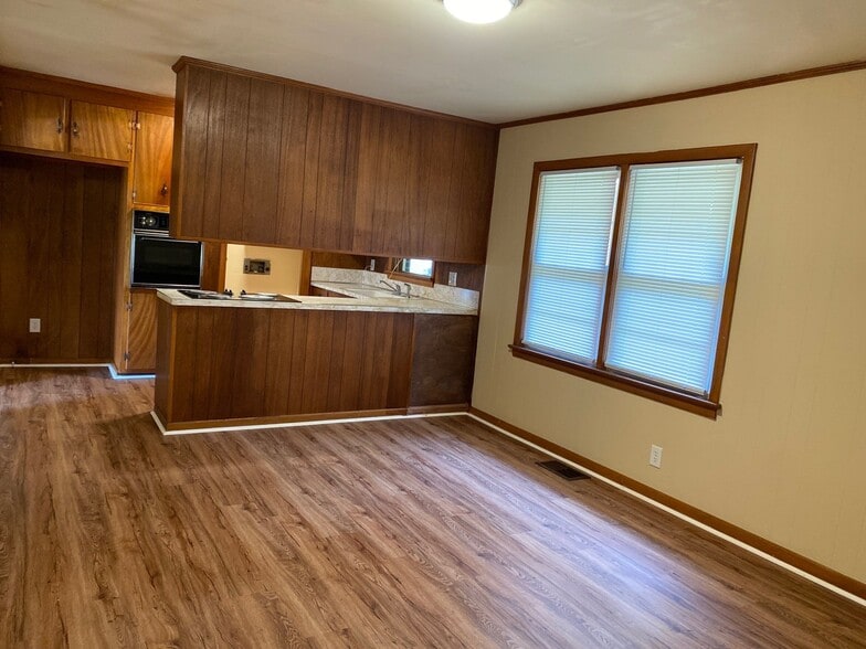 Building Photo - 44 Charjean Dr
