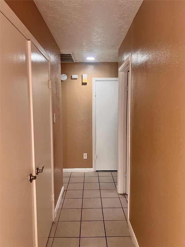 Building Photo - 7831 Redgate Cir