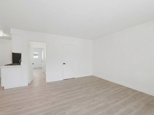 Building Photo - 6828 Fulton Ave