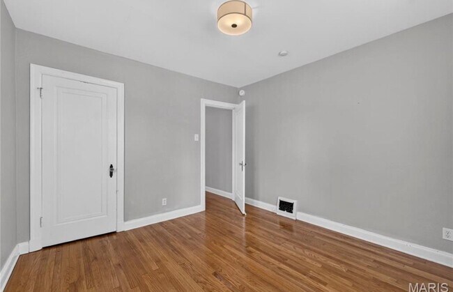 Building Photo - 109 Handlan Ct