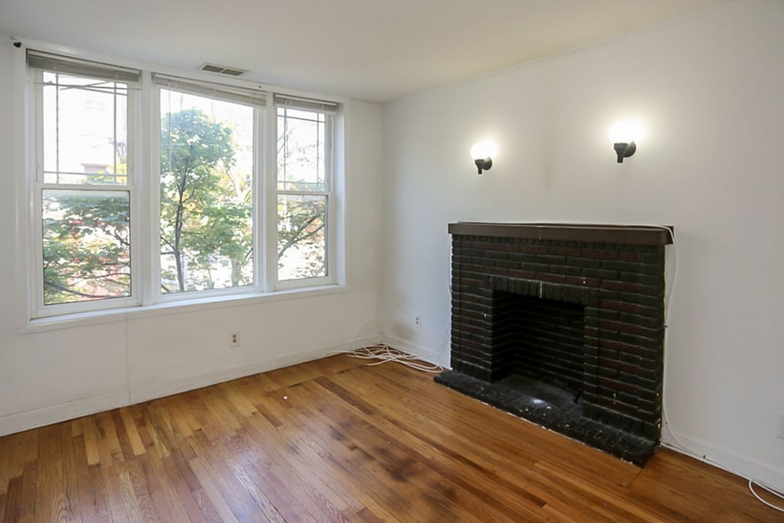 Building Photo - 1511 W Barry Ave