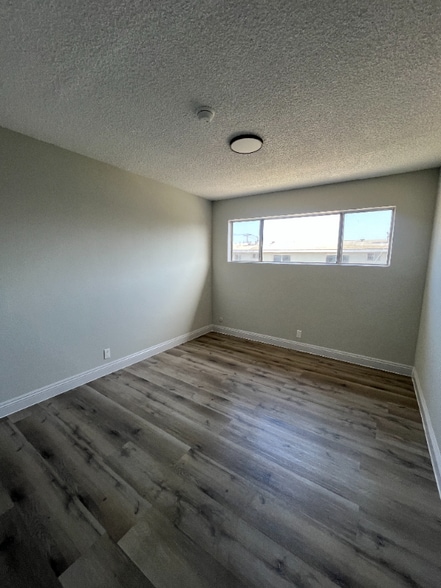 Building Photo - 1060 W 117th St