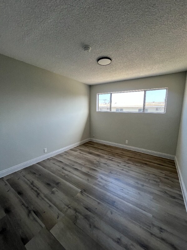 Building Photo - 1060 W 117th St