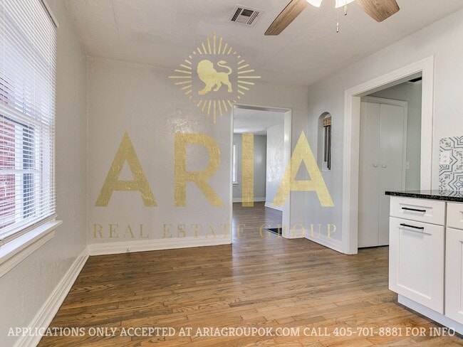 Building Photo - COMING SOON! 2 Bed/2 Bath Duplex Super Clo...