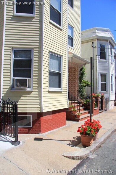 Building Photo - 52 Portsmouth St