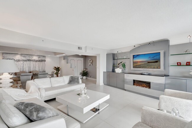 Building Photo - 4740 S Ocean Blvd
