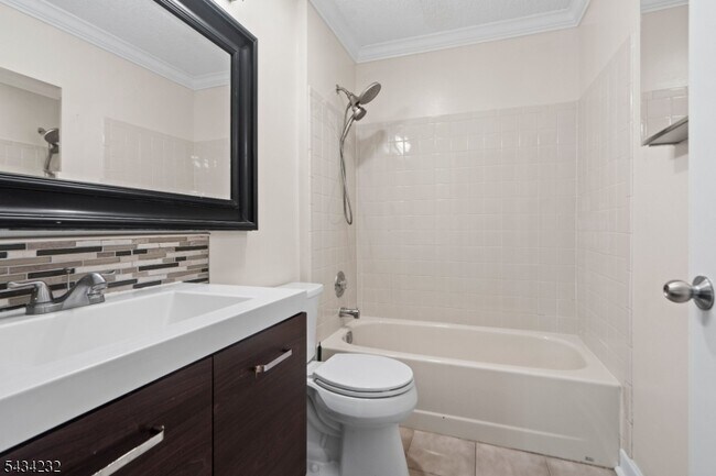 Building Photo - 24 Amberly Ct
