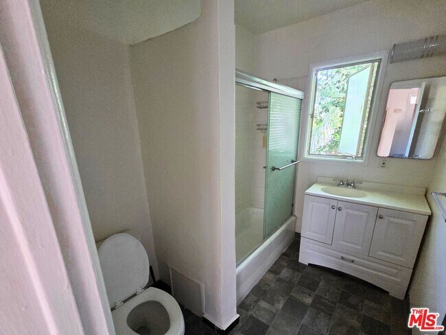 Building Photo - 7621 Hampton Ave