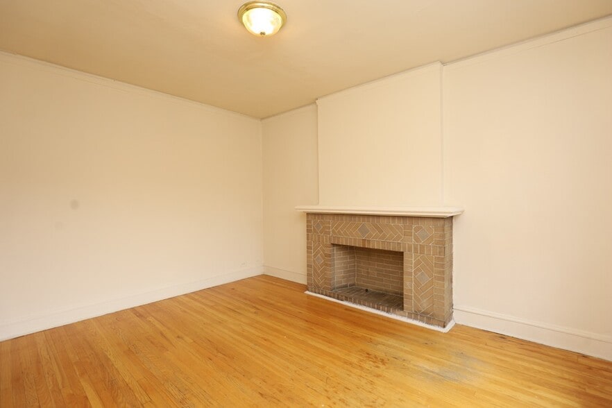 Building Photo - 1238 Oak Ave