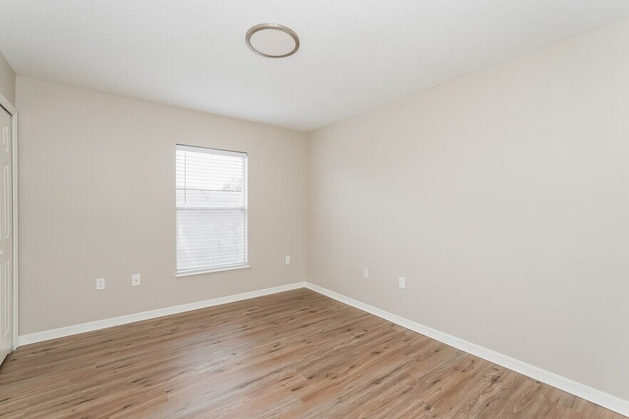 Building Photo - 939 Brenton Leaf Dr