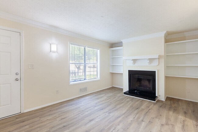 Building Photo - 3bd/2.5ba Split Level Condo in Quiet Neighborhood!