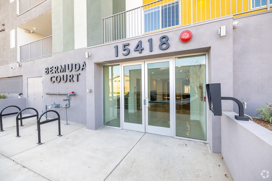 Entrance - Bermuda Court