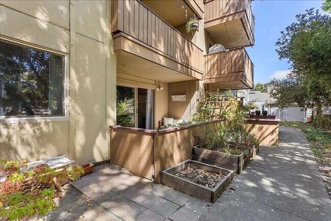 Building Photo - 1311 Webster St