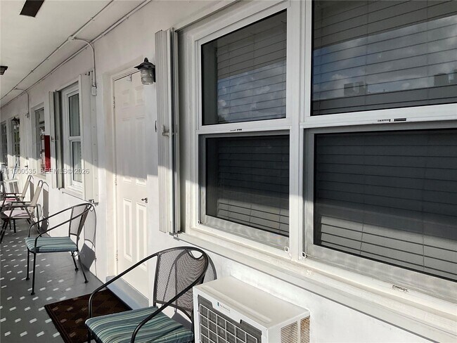 Building Photo - 22 SE 3rd Terrace