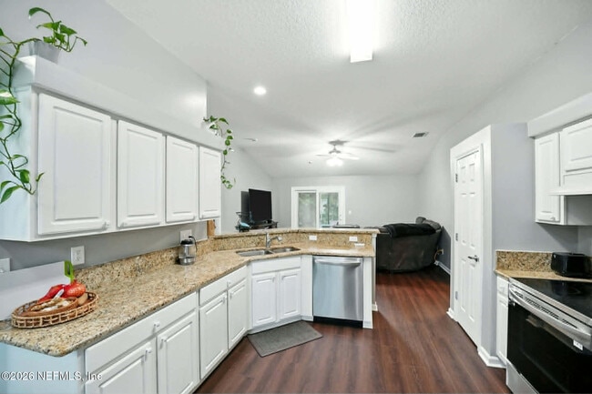 Building Photo - 832 Heritage Lakes Dr