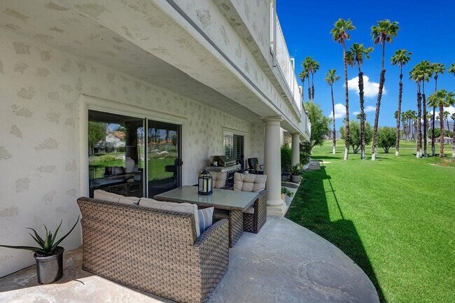 Building Photo - 289 Vista Royale Cir W