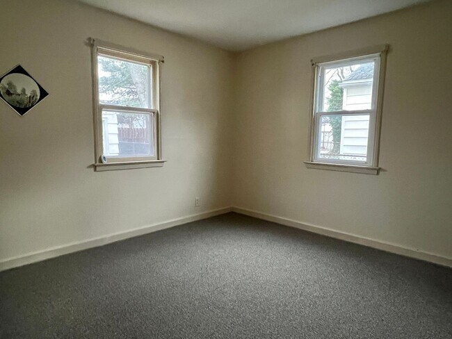 Building Photo - Charming Updated Cape Cod with several amenities!