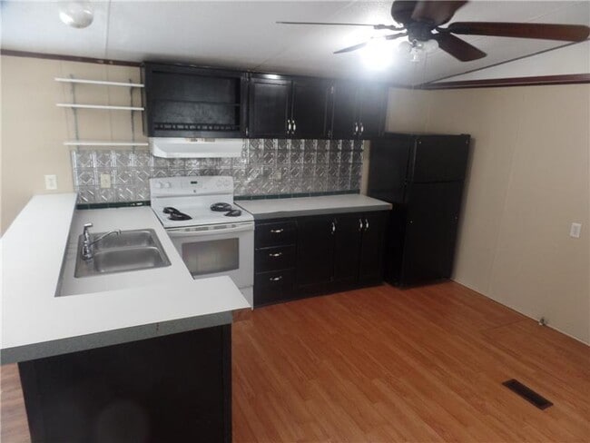 Building Photo - 161 Cowboy Ln