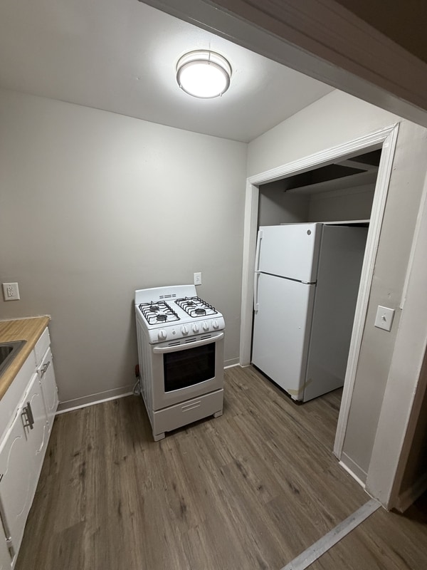 Building Photo - 2076 Elm Ave