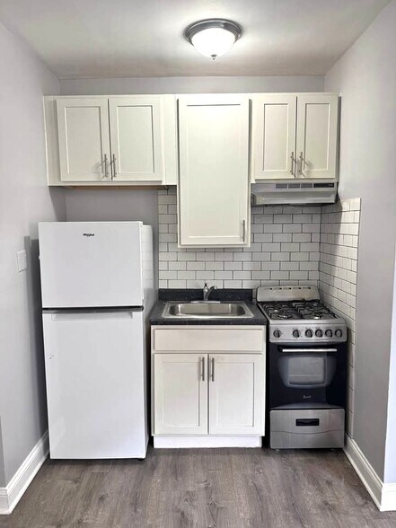Building Photo - 4756 N Maplewood Ave