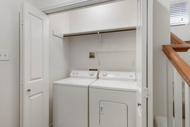 Building Photo - 67 Woodlily Pl