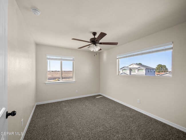 Building Photo - 561 Issa Circle