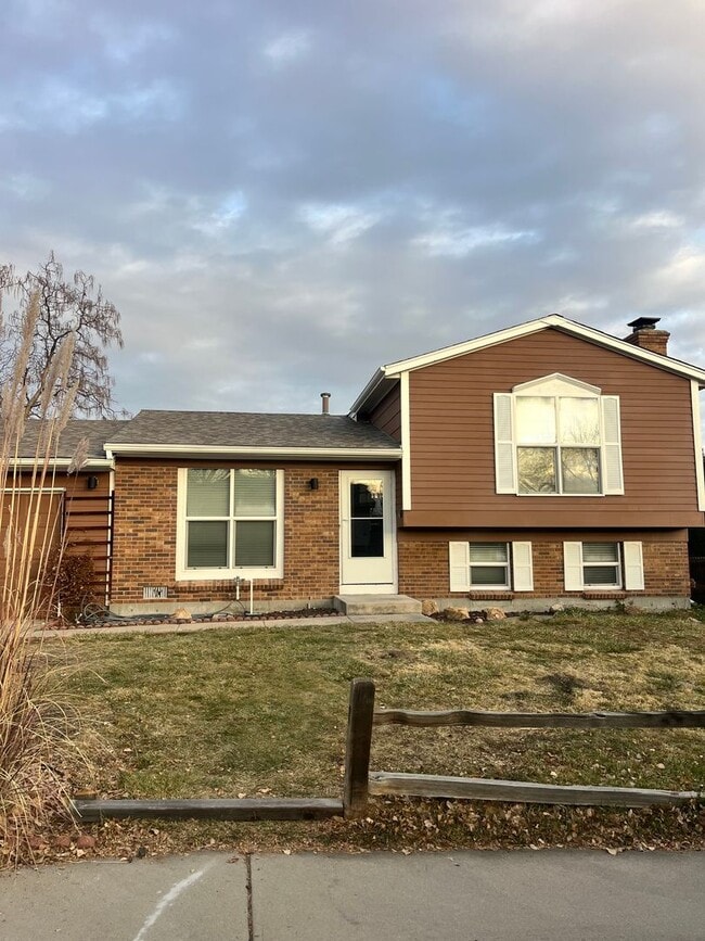 Building Photo - Fresh, Contemporary Remodel with Solar, Walk-In Closets & Great Outdoor Space