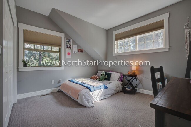 Building Photo - Spacious Five Bed Home in NW Bend