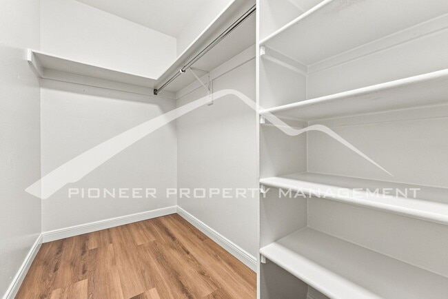 Building Photo - 3141 S Tamarac Dr