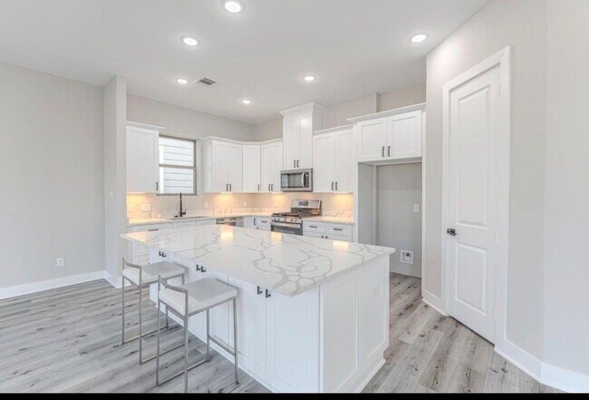 Building Photo - 4910 Wunder Wy